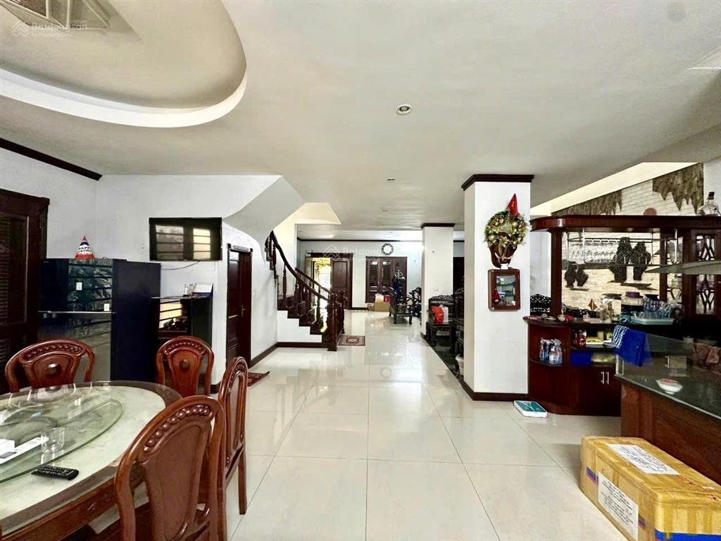 Nhà phong cách bt sân vườn duy nhất ngọc lâm. phân lô xây building cực nét