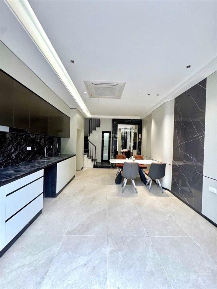 Anh họ nhờ bán nhà ngọc thuỵ. oto đỗ cửa full nội thất thang máy  giá tốt nhất thị trường