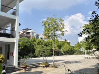 Tái định cư giang biên lô góc  90m2  2 mặt tiền view sân chơi