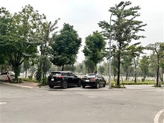 Đất đẹp view hồ 2 mặt đường vỉa hè 3 oto tránh. giá đầu tư