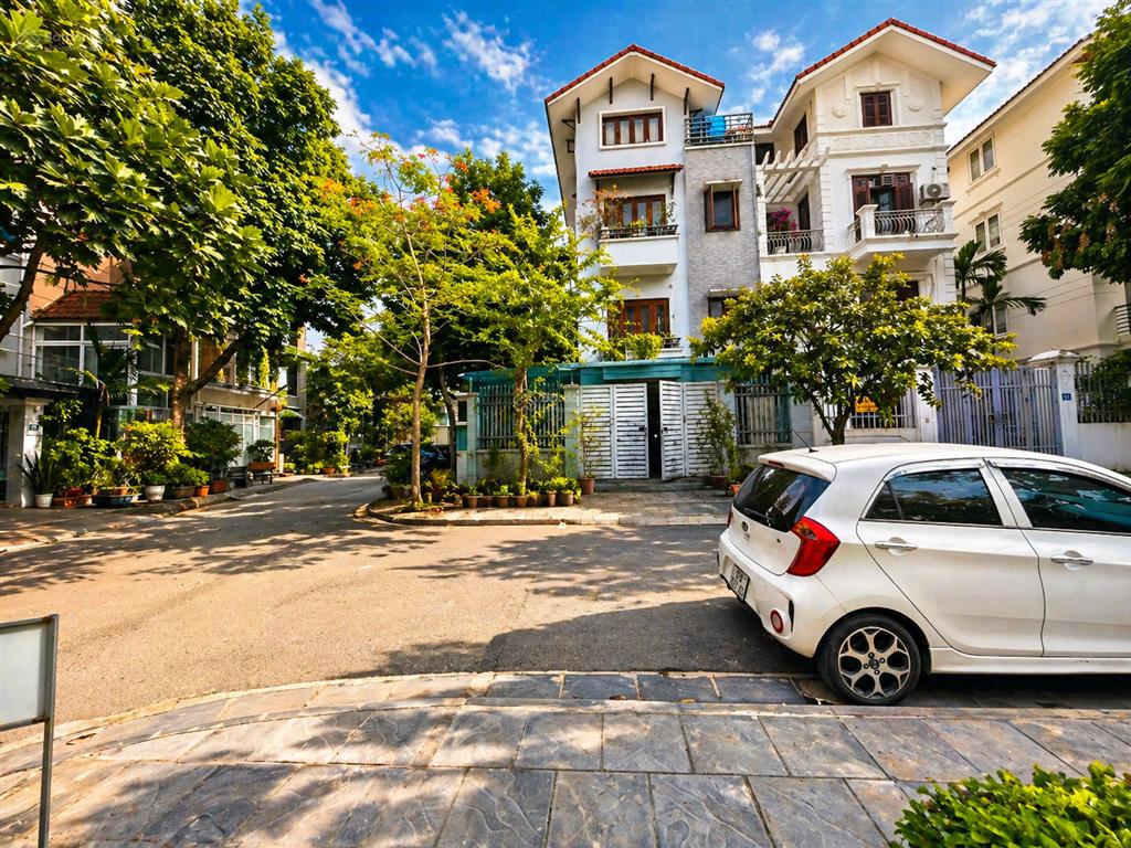 Biệt thự sài đồng / lô góc 3 mặt tiền cực hiếm view công viên  giá đầu tư