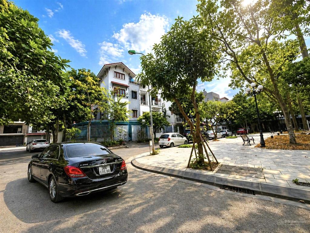 Biệt thự sài đồng / lô góc 3 mặt tiền cực hiếm view công viên  giá đầu tư