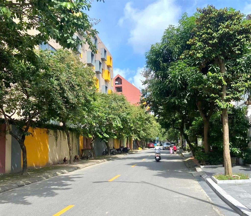 Hiếm, biệt thự đơn lập kdt việt hưng. view sân chơi. sát trường marie curie. ko có nhà bán ảnh thật