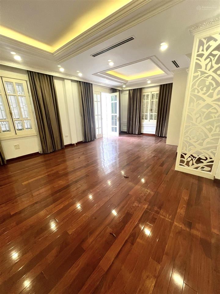 Hiếm, biệt thự đơn lập kdt việt hưng. view sân chơi. sát trường marie curie. ko có nhà bán ảnh thật