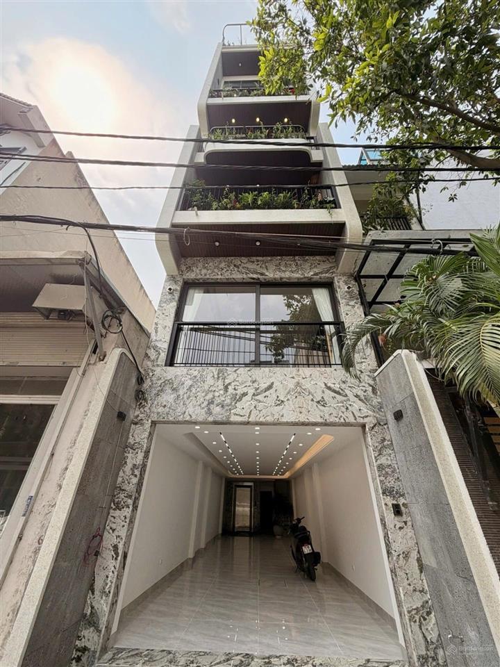 Tđc long biên. mới tinh full nội thất hoàng gia. sát công viên ở sướng