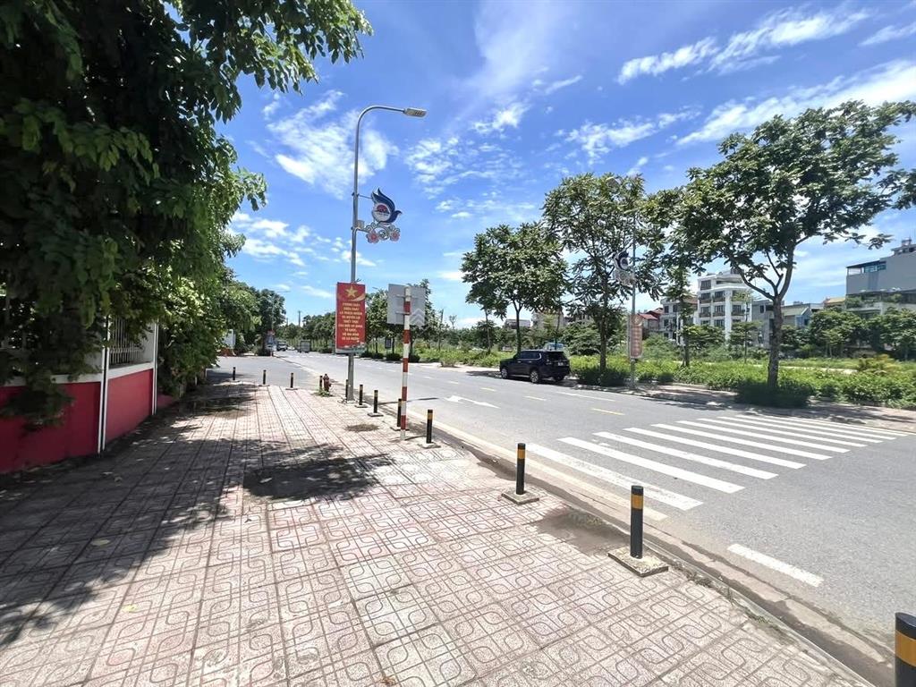 Tđc long biên. mới tinh full nội thất hoàng gia. sát công viên ở sướng