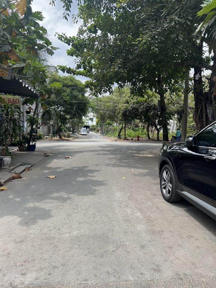 Cho thuê phòng có ban công 40m2 giá 3tr, nguyễn duy trinh, phú hữu, bao hết phí, giờ tự do
