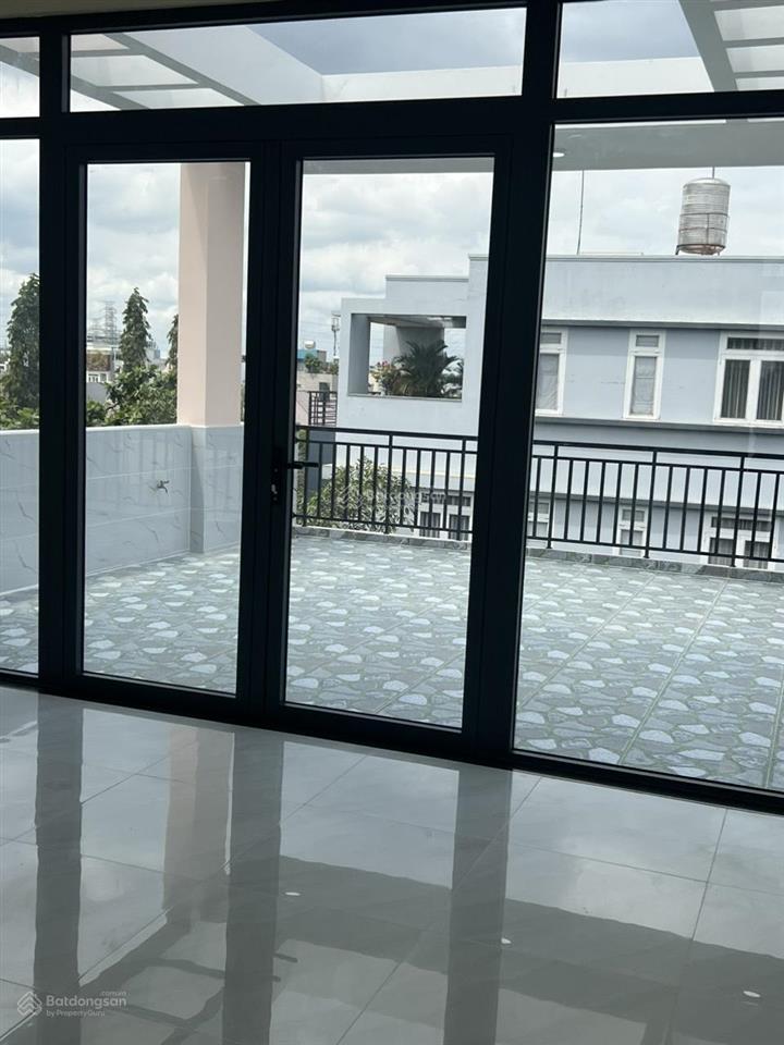 Cho thuê phòng có ban công 40m2 giá 3tr, nguyễn duy trinh, phú hữu, bao hết phí, giờ tự do