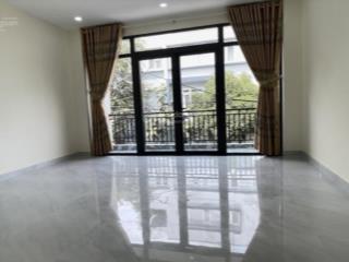 Cho thuê phòng mới xây view landmark 40m2 giá 3tr, bao hết phí, có ban công rộng, giờ tự do