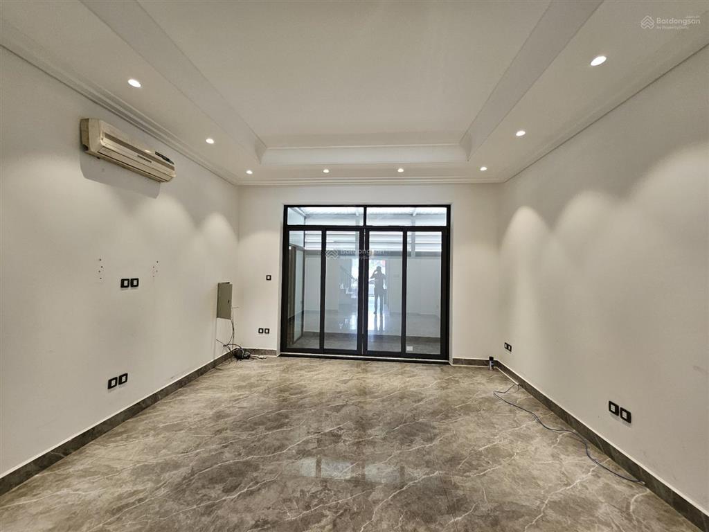 Cho thuê shophouse 4 tầng có thang máy  chân đế tulip hoàng huy mall