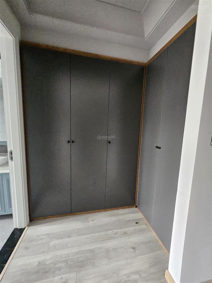 Cho thuê shophouse 4 tầng có thang máy  chân đế tulip hoàng huy mall