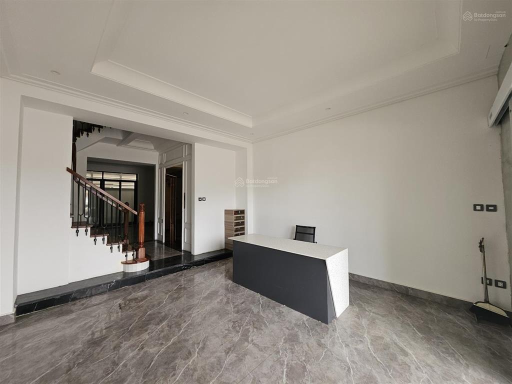 Cho thuê shophouse 4 tầng có thang máy  chân đế tulip hoàng huy mall