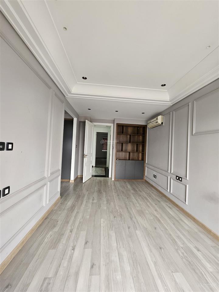Cho thuê shophouse 4 tầng có thang máy  chân đế tulip hoàng huy mall