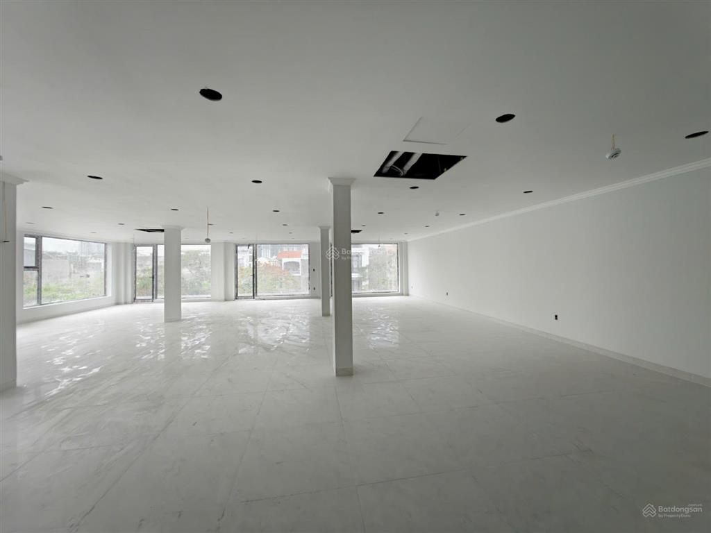 Giá tốt  cho thuê mặt bằng quán nam  diện tích lớn  thang máy riêng