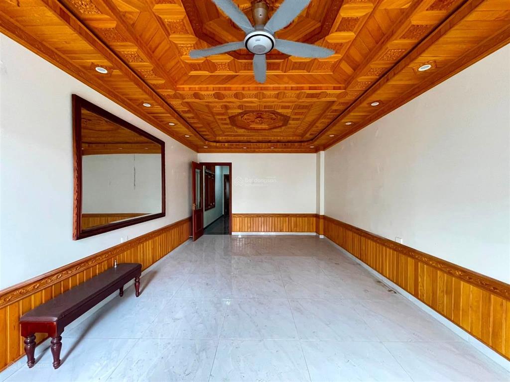 Bán nhà phố lực hành  nhà đẹp chắc chắn  có thang máy