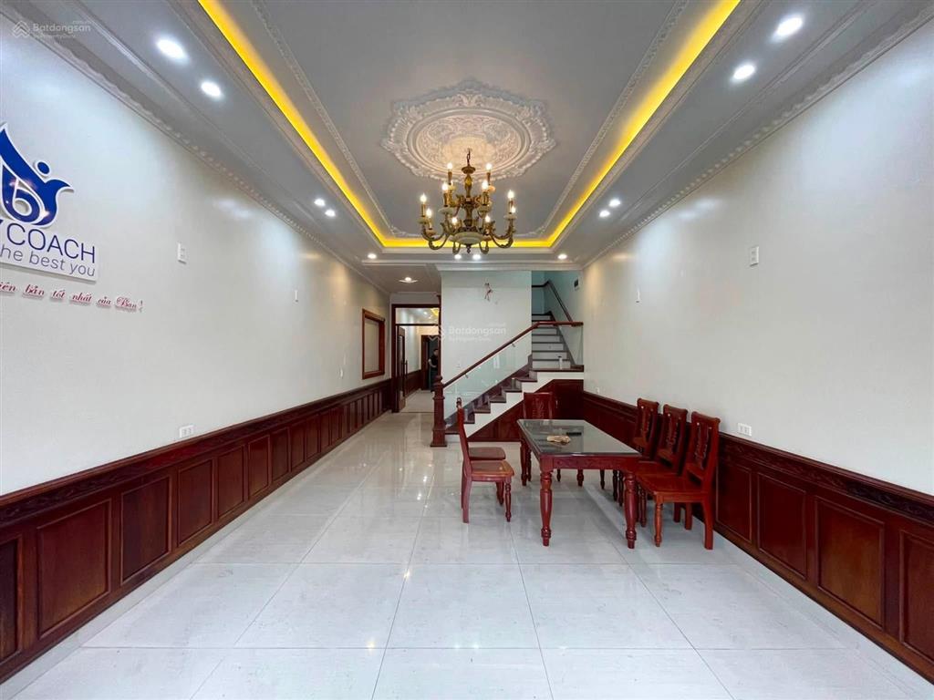 Bán nhà phố lực hành  nhà đẹp chắc chắn  có thang máy