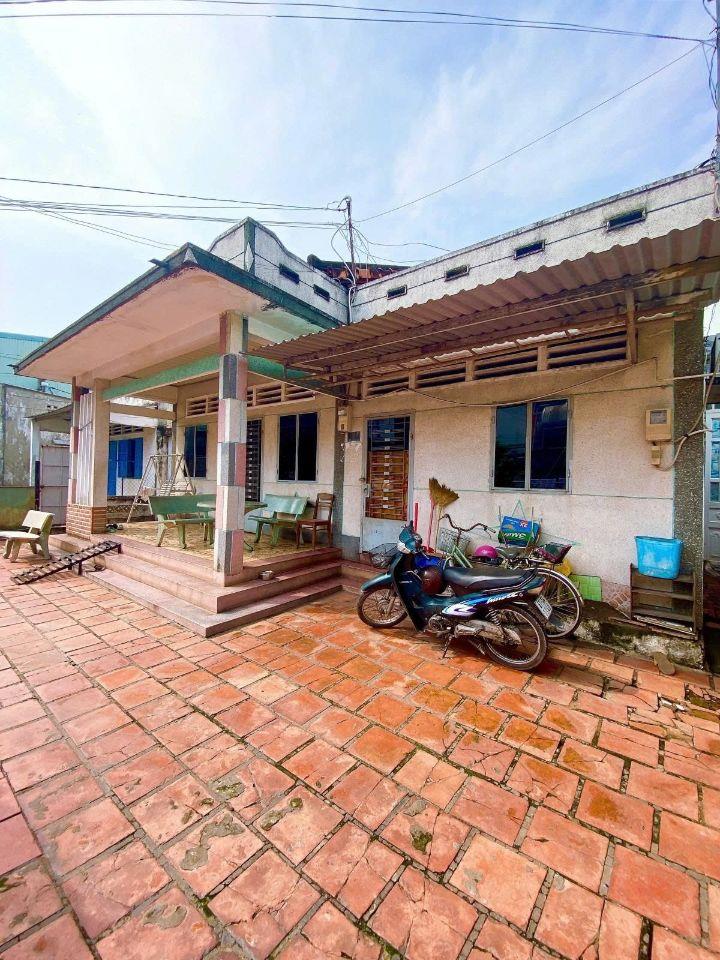 GẤP BÁN GIẢM 1 TỶ GIÁ MỚI 8 TỶ-VỊ TRÍ SÁT MẶT TIỀN TRẦN THỊ DIỆU QUẬN 9-HCM