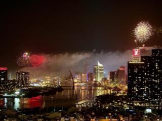 Bán penthouse the manor  3 mặt view  nội thất làm mới 100%. 4pn, 3wc, 1sauna  1 gym  1 closet