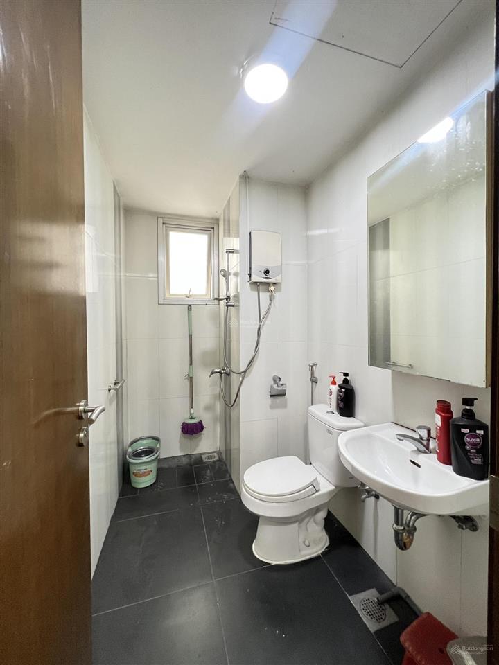 Chính chủ gửi bán căn ruby celadon  3pn 2wc  tầng trung  giá 4,x tỷ