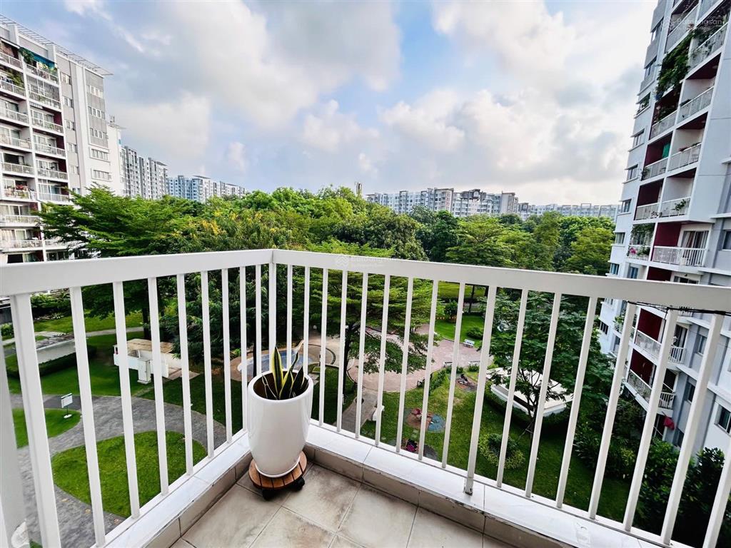 Chính chủ gửi căn ruby celadon 3pn 2wc có ban công 98m2  căn góc  view công viên  hướng mát