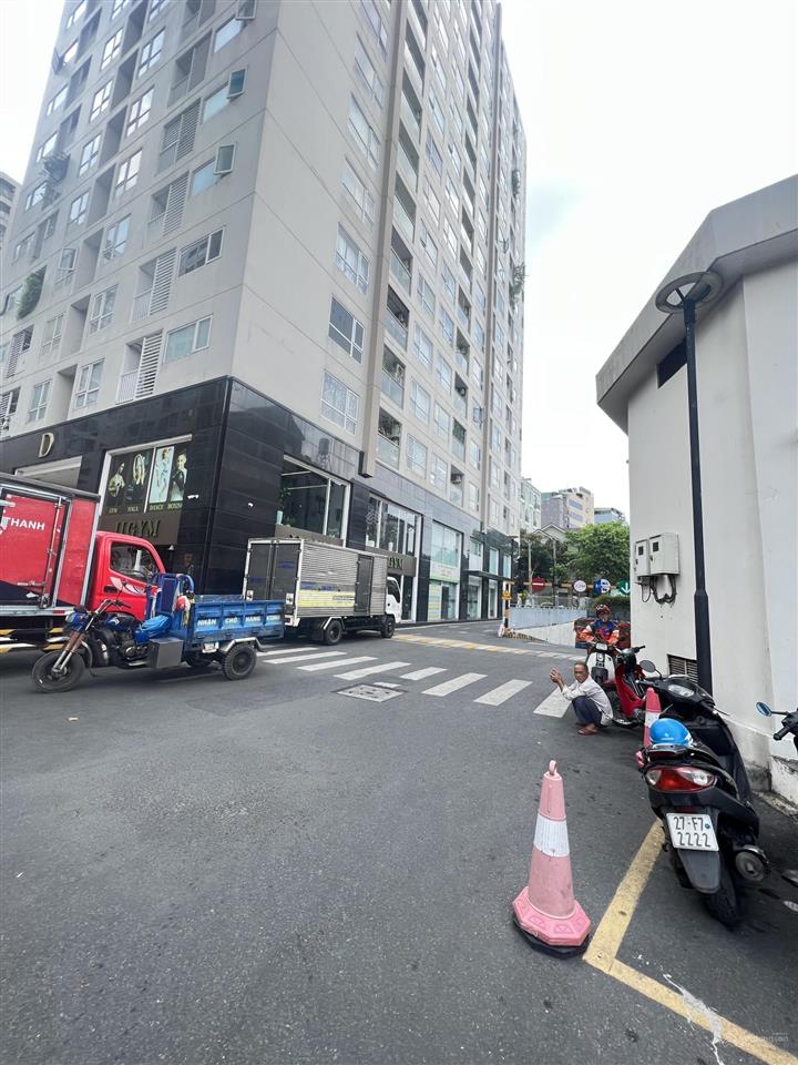 Bán căn shophouse skycenter  mặt tiền đường phổ quang  cách sân bay tsn 5 phút