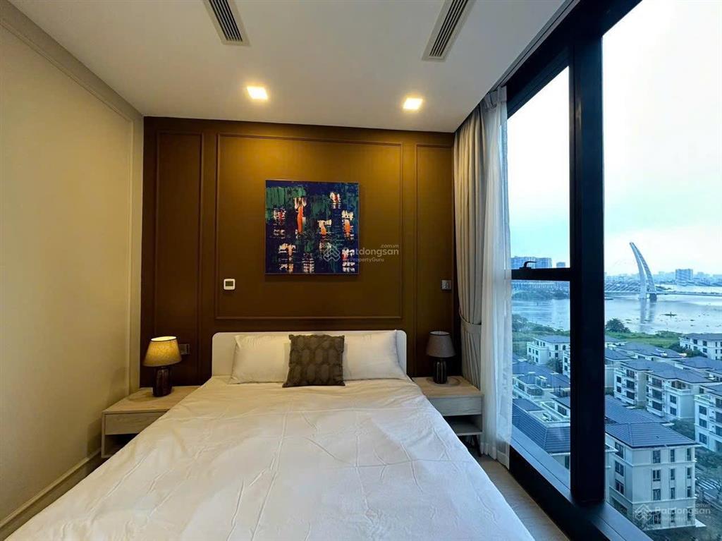 Chính chủ gửi bán vinhomes golden river 2 phòng ngủ  full nội thất đẹp  view sông