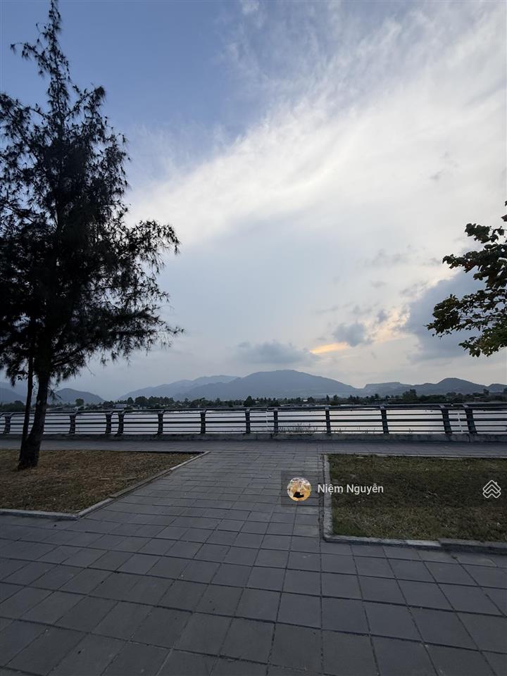 Bán đất tặng nhà  cách biển 600m  hẻm ô tô đường hoàng diệu  nha trang   0935 165 ***