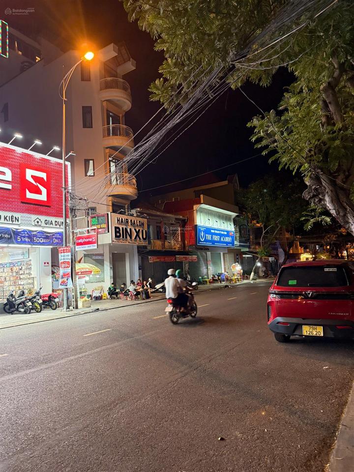 Bán đất tặng nhà 2 tầng mặt tiền đường hòn chồng dt 90m2, nở hậu, vị trí đắc địa, gần biển, 18,9 tỷ