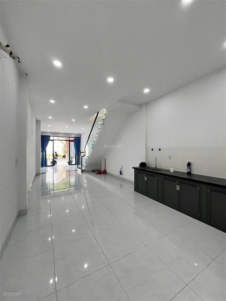 Hạ giá 200tr bán nhanh nhà 2 tầng 62m2 vcn phước long 2, mặt tiền đường b9, sẵn sổ, giá 6,3 tỷ