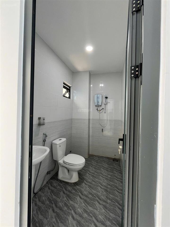 Hạ giá 200tr bán nhanh nhà 2 tầng 62m2 vcn phước long 2, mặt tiền đường b9, sẵn sổ, giá 6,3 tỷ