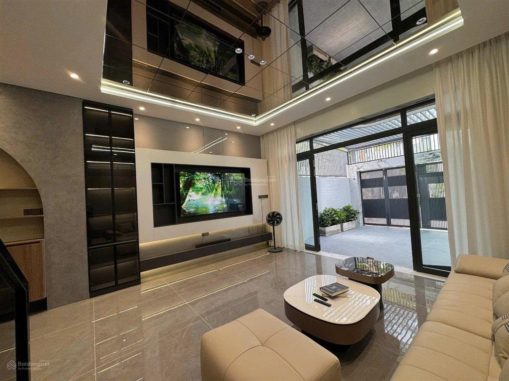 Giảm 300tr bán nhanh căn nhà 3 tầng kđt mỹ gia dt 100m2, full nội thất, gần sông, giá 8,7 tỷ tl