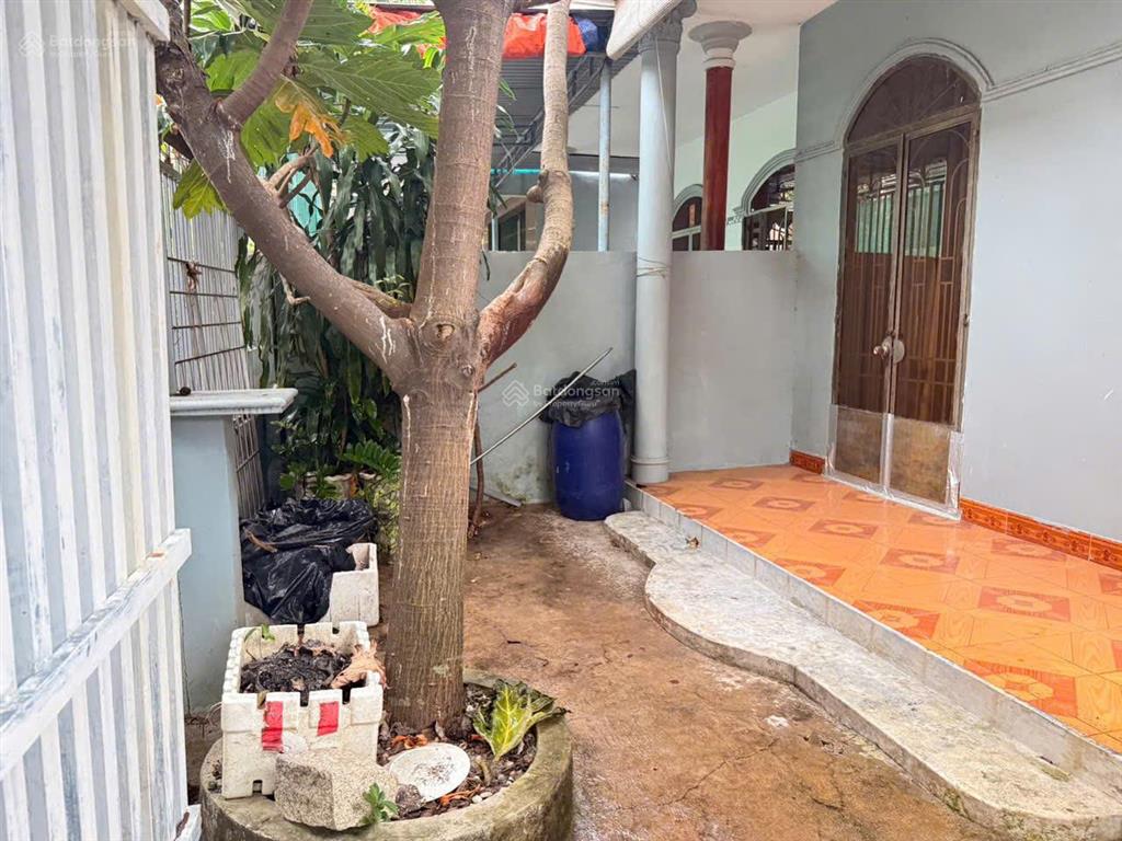 Bán nhanh căn nhà sân vườn gần biển bắc nha trang dt 145,4m2, mt rộng 8m, đất đẹp vuông vức, 5,2 tỷ