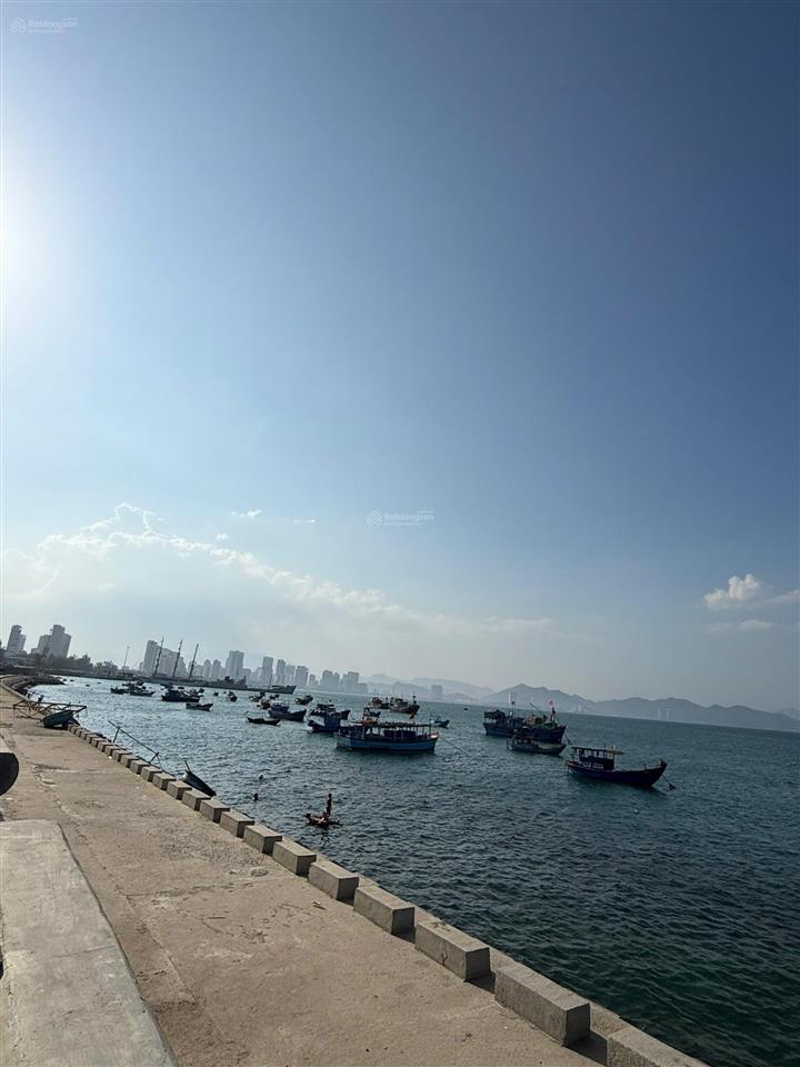 Bán đất mặt tiền đường trần phú vĩnh nguyên 307m2, nở hậu, cách biển 200m, vị trí đắc địa, 200tr/m2
