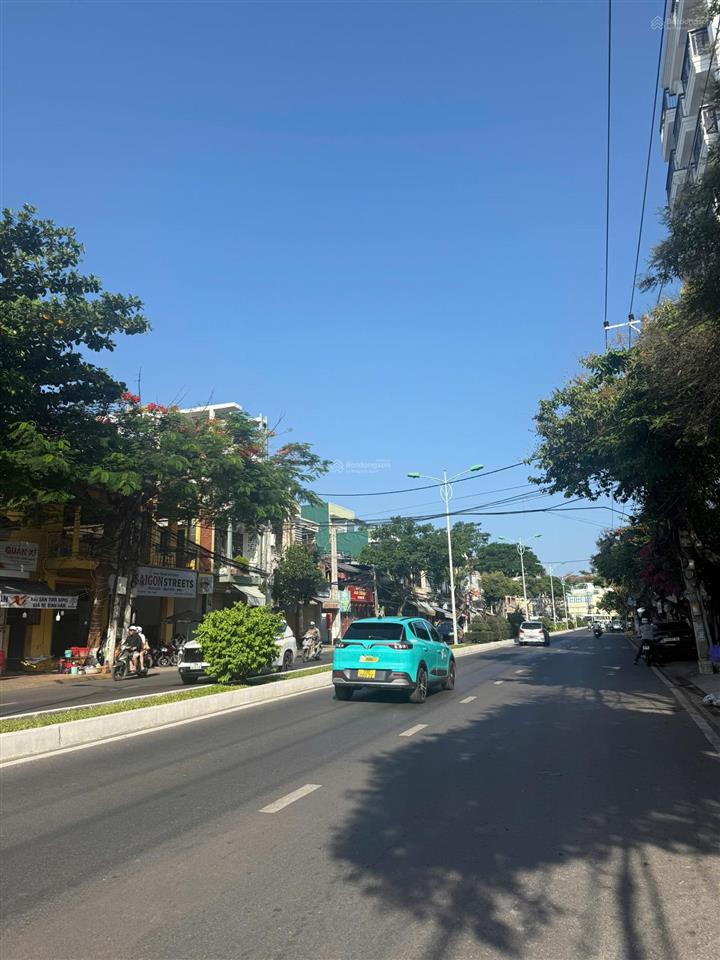 Bán đất mặt tiền đường trần phú vĩnh nguyên 307m2, nở hậu, cách biển 200m, vị trí đắc địa, 200tr/m2