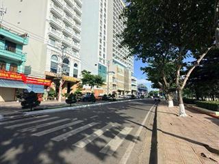 Bán đất tặng nhà mặt tiền trần phú trực diện công viên và biển  ngang 10,3m  giá 90 tỷ có tl
