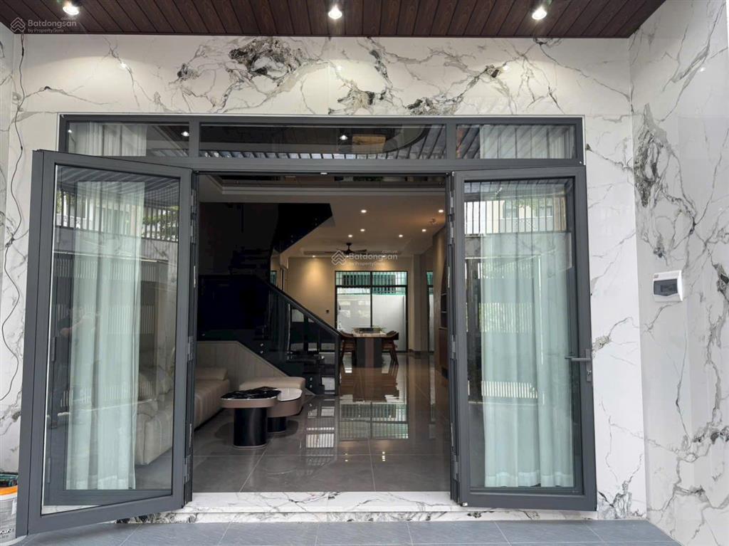 Bán nhà mới 3 tầng 1 tum kđt mỹ gia dt 100m2, full nội thất cao cấp, dòng tiền 38tr/tháng, 8,5 tỷ