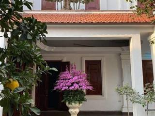 Bán căn biệt thự khu Trường An, ph Thanh Bình, TP HD, gần 400m2, mt 26m, bể cá Koi, sân vườn 
