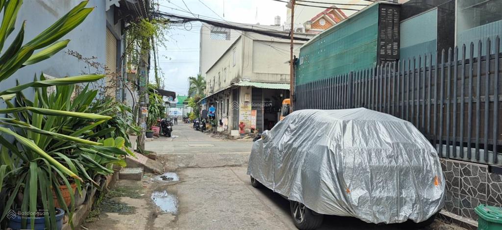 Giảm thẳng tay 4 tỷ 5m x 20m  3 tầng  bên aeon tân phú  ô tô né nhau 8 tỷ còn tâm sự