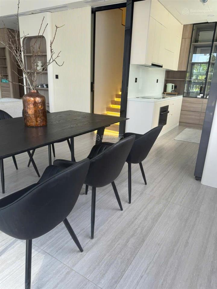 Chính chủ cần bán chcc hàng hiếm giá đầu tư 210m dạng duplex sân vườn hiếm có happy valley