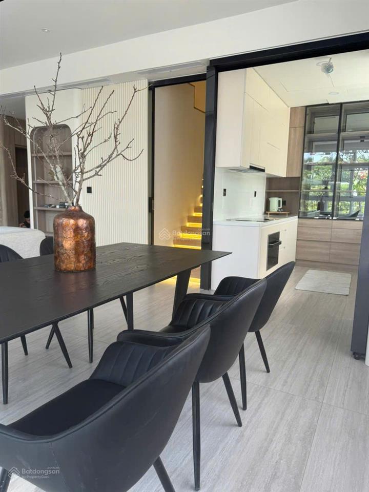 Chính chủ cần bán chcc hàng hiếm giá đầu tư 210m dạng duplex sân vườn hiếm có happy valley