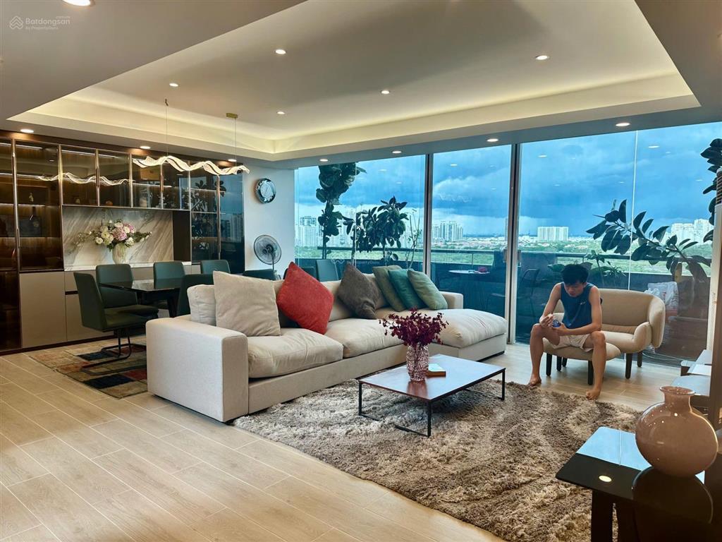 Chủ nhà cần cho thuê gấp căn penthouse ở garden court 1 diện tích tới 330m2 4pn