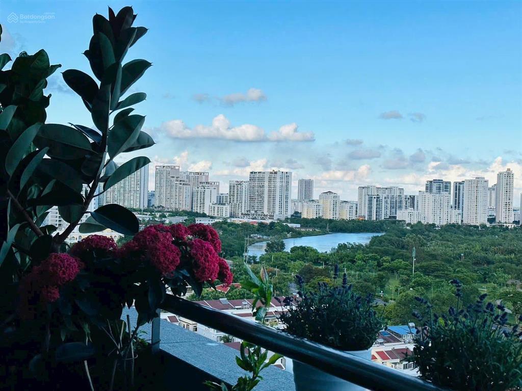 Chủ nhà cần cho thuê gấp căn penthouse ở garden court 1 diện tích tới 330m2 4pn