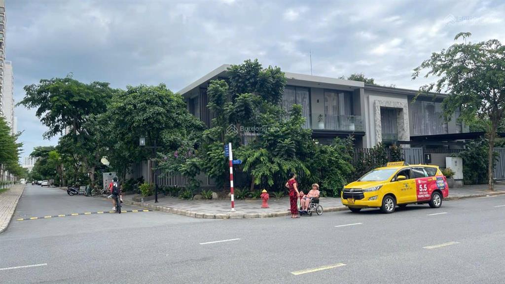 Cho thuê bt siêu đẳng cấp pmh diện tích 700m có hồ bơi trong nhà nội thất xịn nhất khu vực