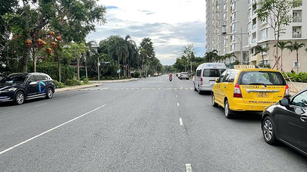 Cho thuê bt siêu đẳng cấp pmh diện tích 700m có hồ bơi trong nhà nội thất xịn nhất khu vực