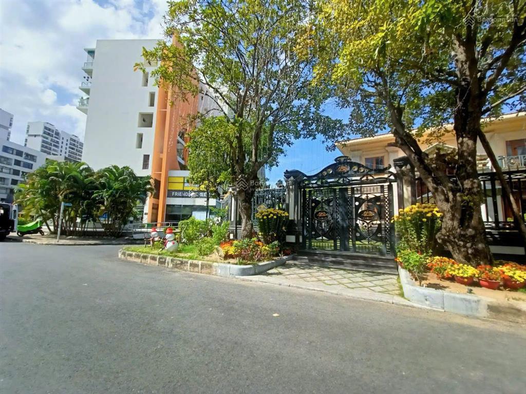 Chính chủ cần cho thuê siêu biệt thự gần 500m 5pn có hồ bơi nội thất hoàng gia