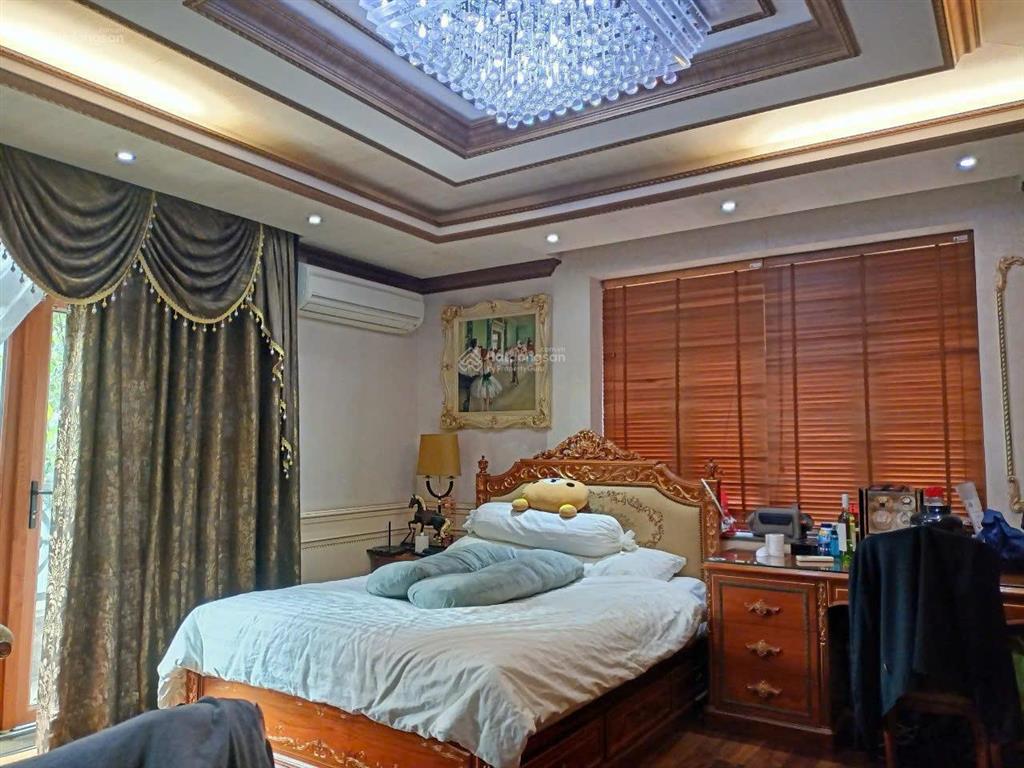 Chính chủ cần cho thuê siêu biệt thự gần 500m 5pn có hồ bơi nội thất hoàng gia