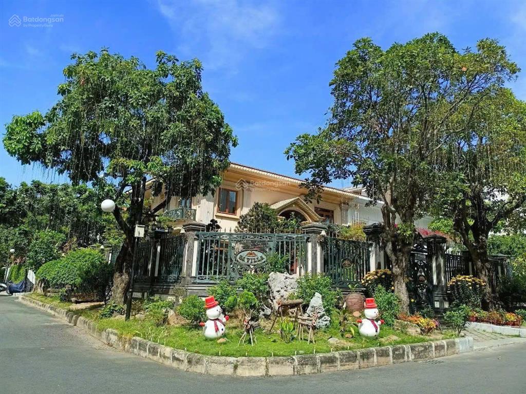 Chính chủ cần cho thuê siêu biệt thự gần 500m 5pn có hồ bơi nội thất hoàng gia