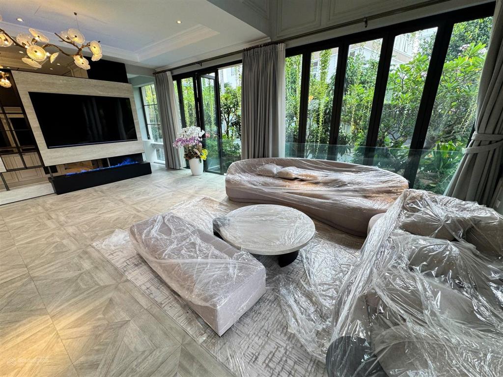 Cho thuê căn biệt thự 3 mặt tiền full nội thất cao cấp của diễn viên nổi tiếng tại phú mỹ hưng