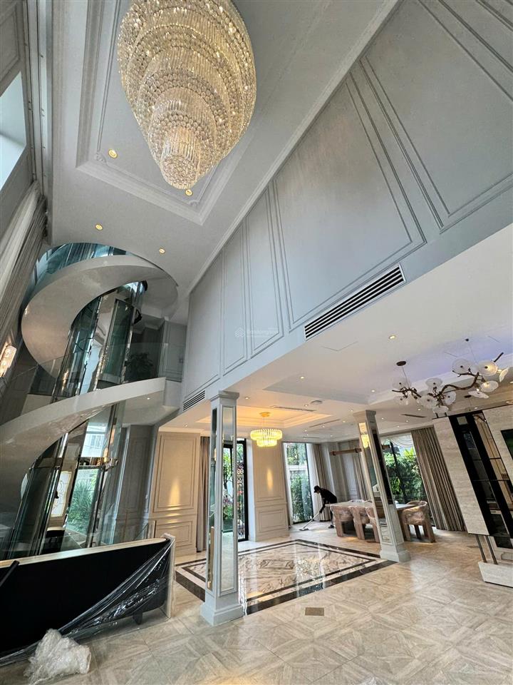 Cho thuê căn biệt thự 3 mặt tiền full nội thất cao cấp của diễn viên nổi tiếng tại phú mỹ hưng