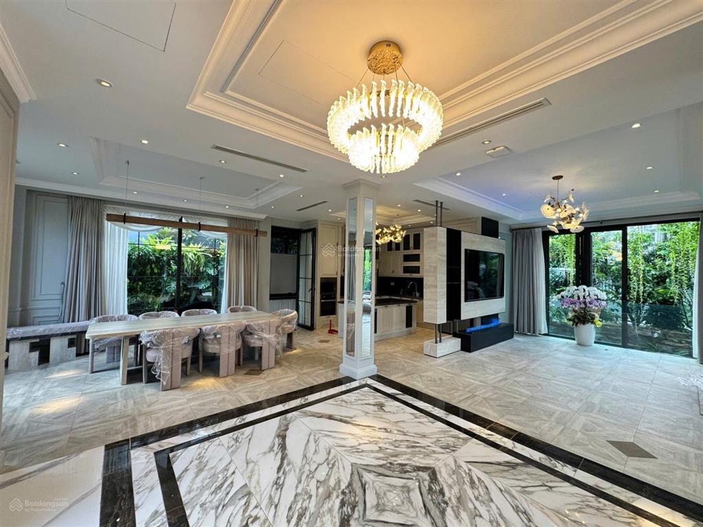 Cho thuê căn biệt thự 3 mặt tiền full nội thất cao cấp của diễn viên nổi tiếng tại phú mỹ hưng